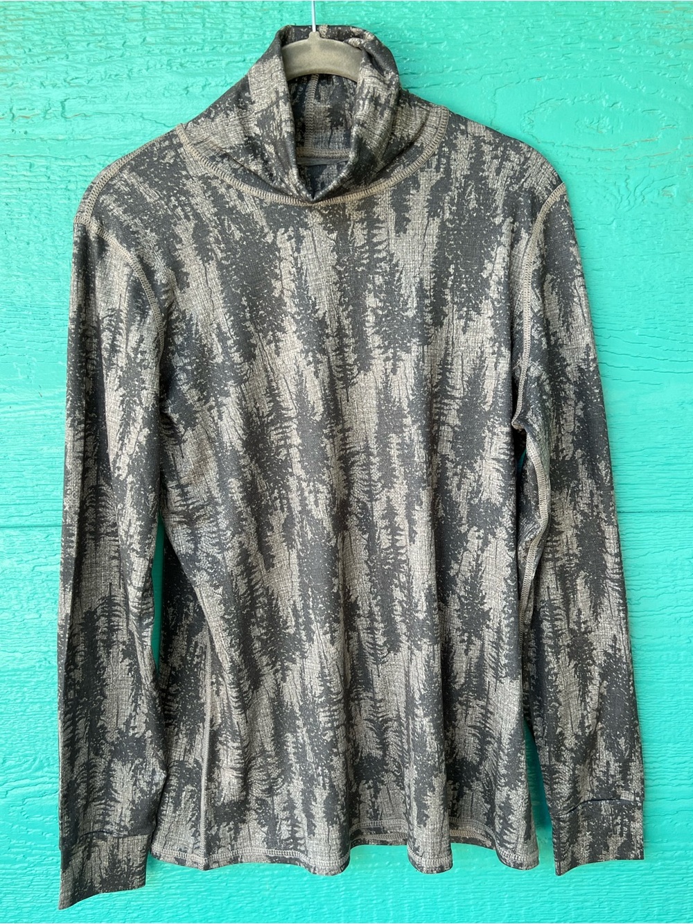 Kyodan Performance Turtleneck Top SIZE LARGE Forest Print Moisture Wicking